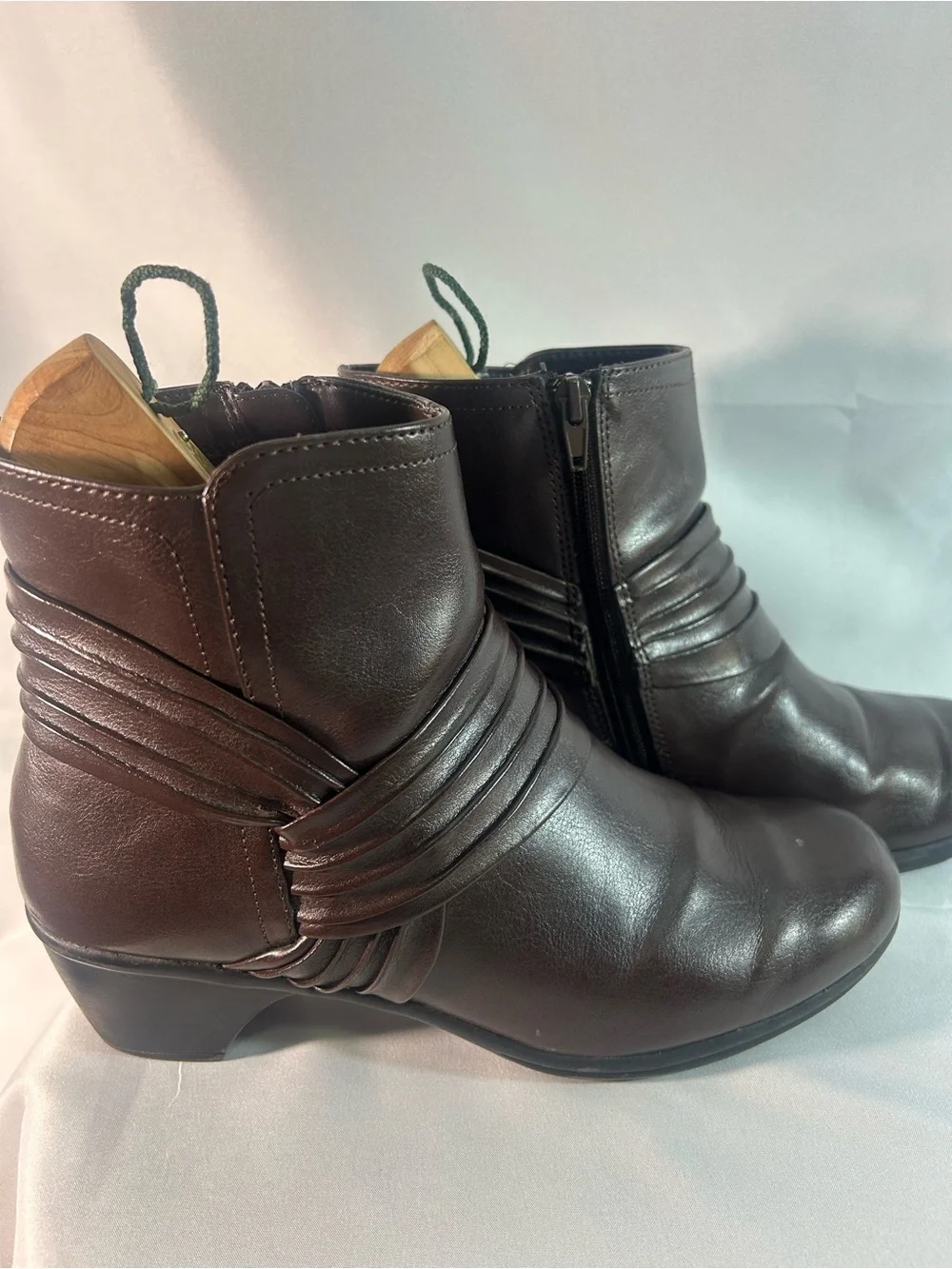 comfort plus by Predictions leather ankle